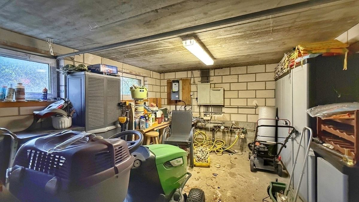 Garage et espace de rangement